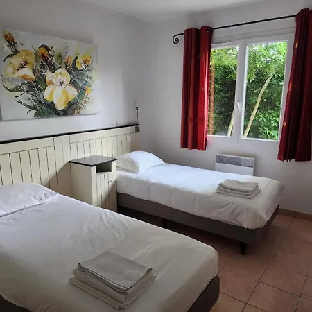 In With Golf And Pool Nyaraló