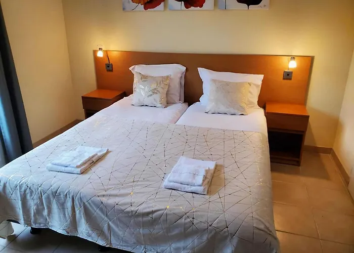 Сasa de vacaciones In With Golf And Pool Les Forges (Deux-Sevres)