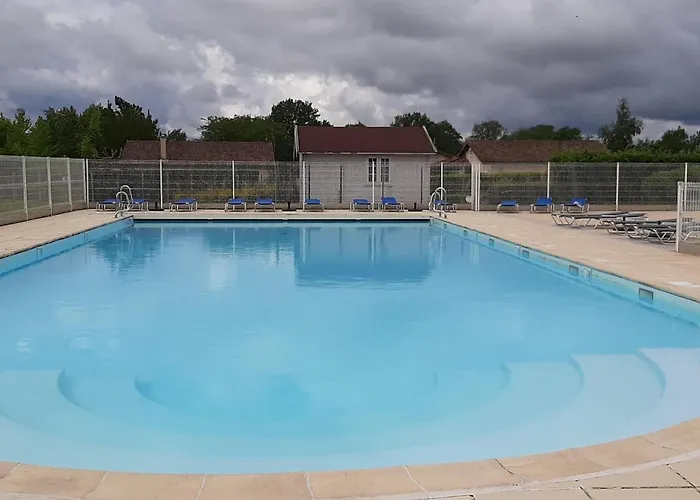 Сasa de vacaciones In With Golf And Pool