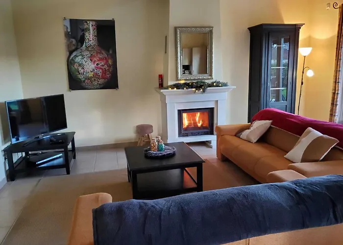 Сasa de vacaciones In With Golf And Pool *